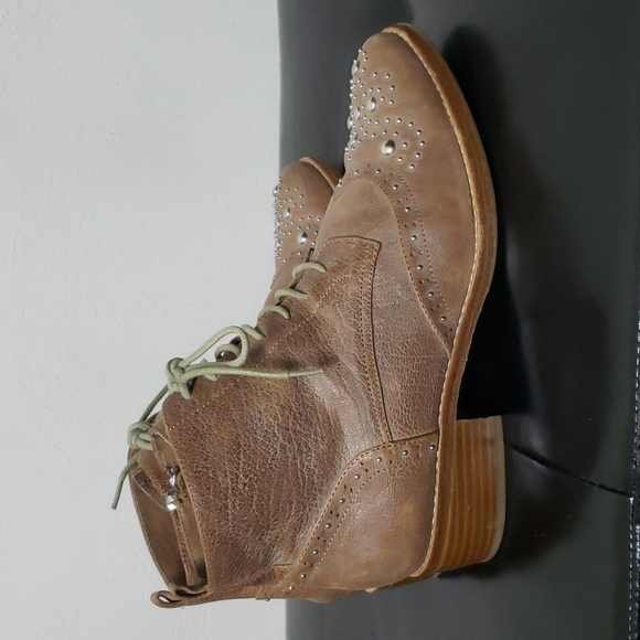 Donald J Pliner Nickki Studded Leather Lace-Up Booties Size 7 - Picture 5 of 15